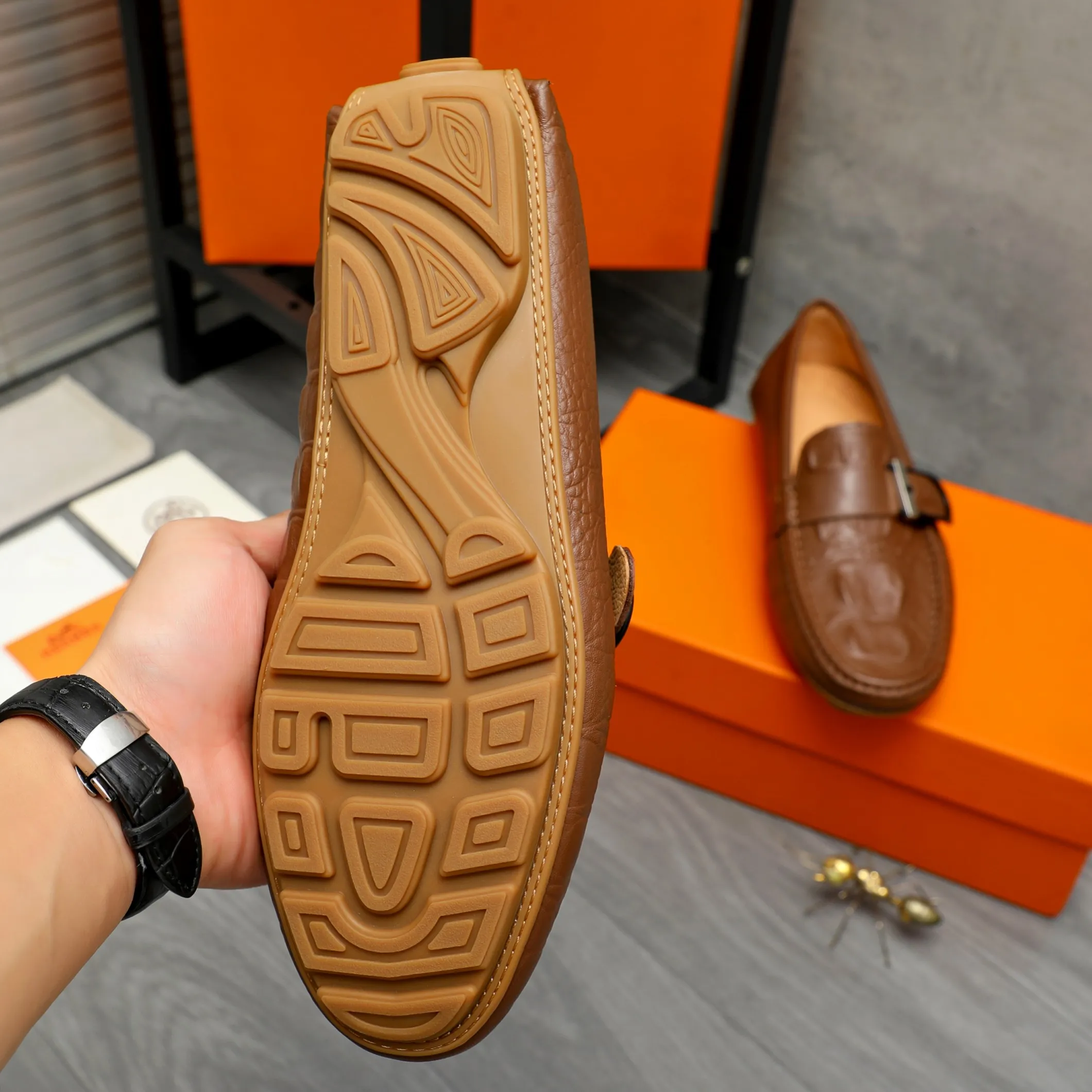 P380 Product trademark: HERMES "Hermes" casual slip-on men's shoes Regular size: 38-44 Product material: Selected crocodile pattern cowhide upper, pigskin lining, rubber outsole